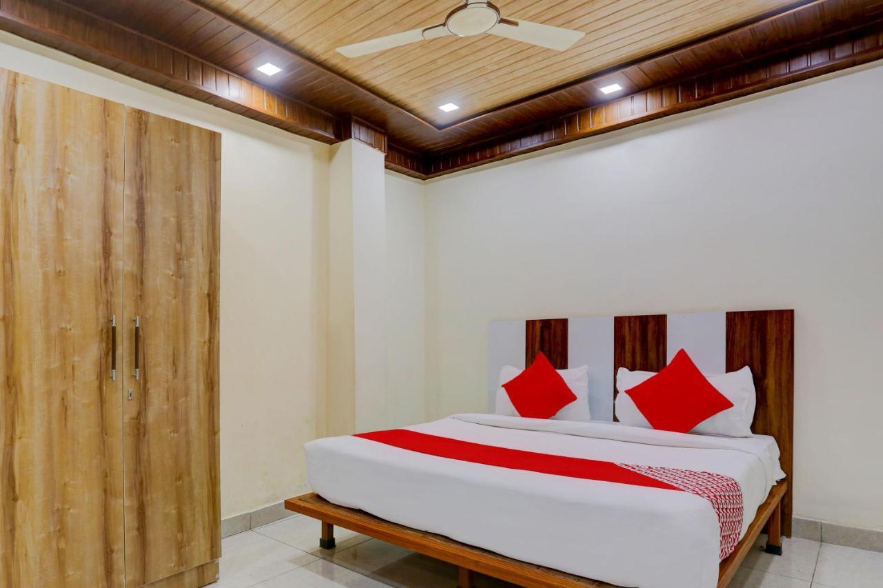 Hotel O Family Deluxe Нью-Дели Экстерьер фото