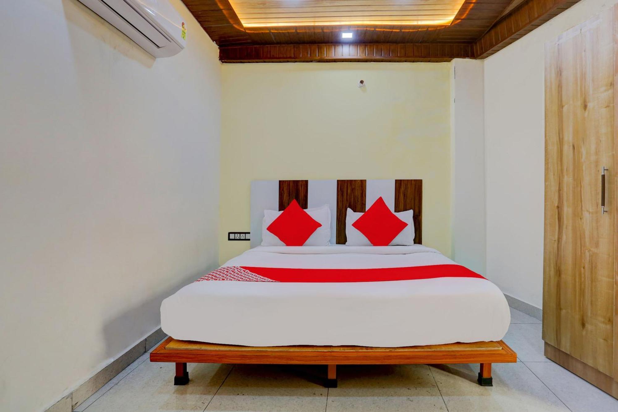Hotel O Family Deluxe Нью-Дели Экстерьер фото