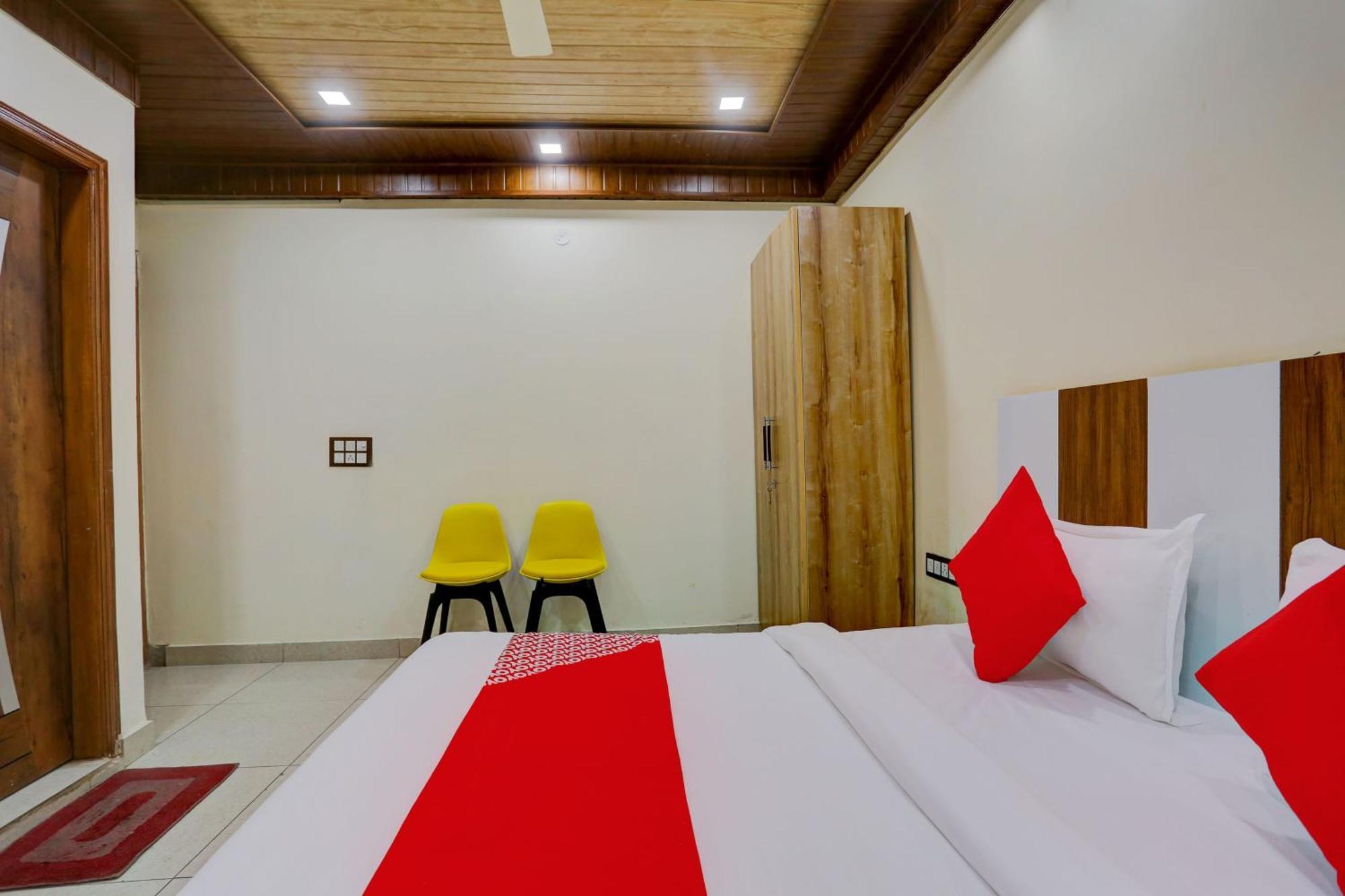 Hotel O Family Deluxe Нью-Дели Экстерьер фото