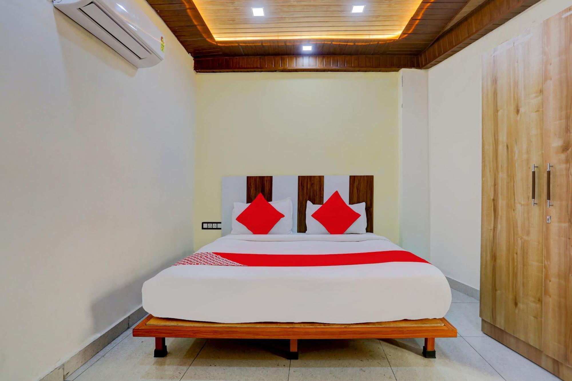 Hotel O Family Deluxe Нью-Дели Экстерьер фото