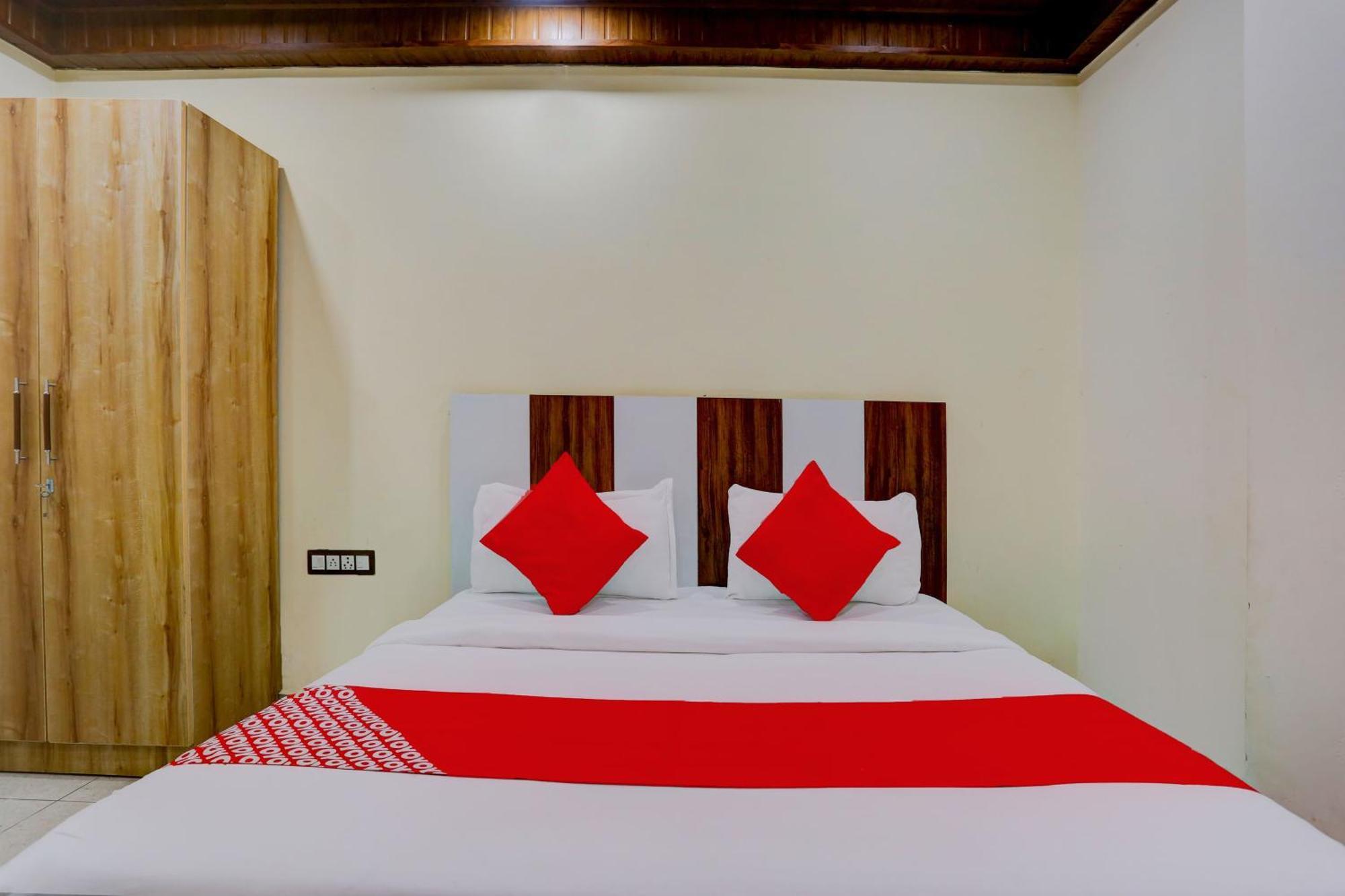 Hotel O Family Deluxe Нью-Дели Экстерьер фото