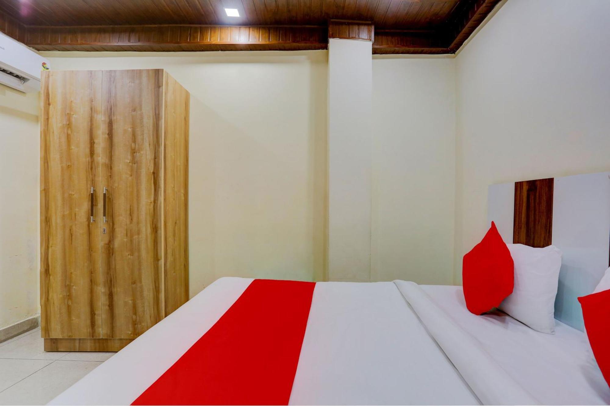 Hotel O Family Deluxe Нью-Дели Экстерьер фото
