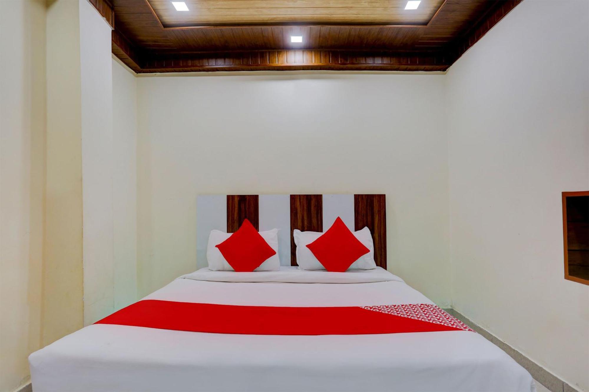 Hotel O Family Deluxe Нью-Дели Экстерьер фото