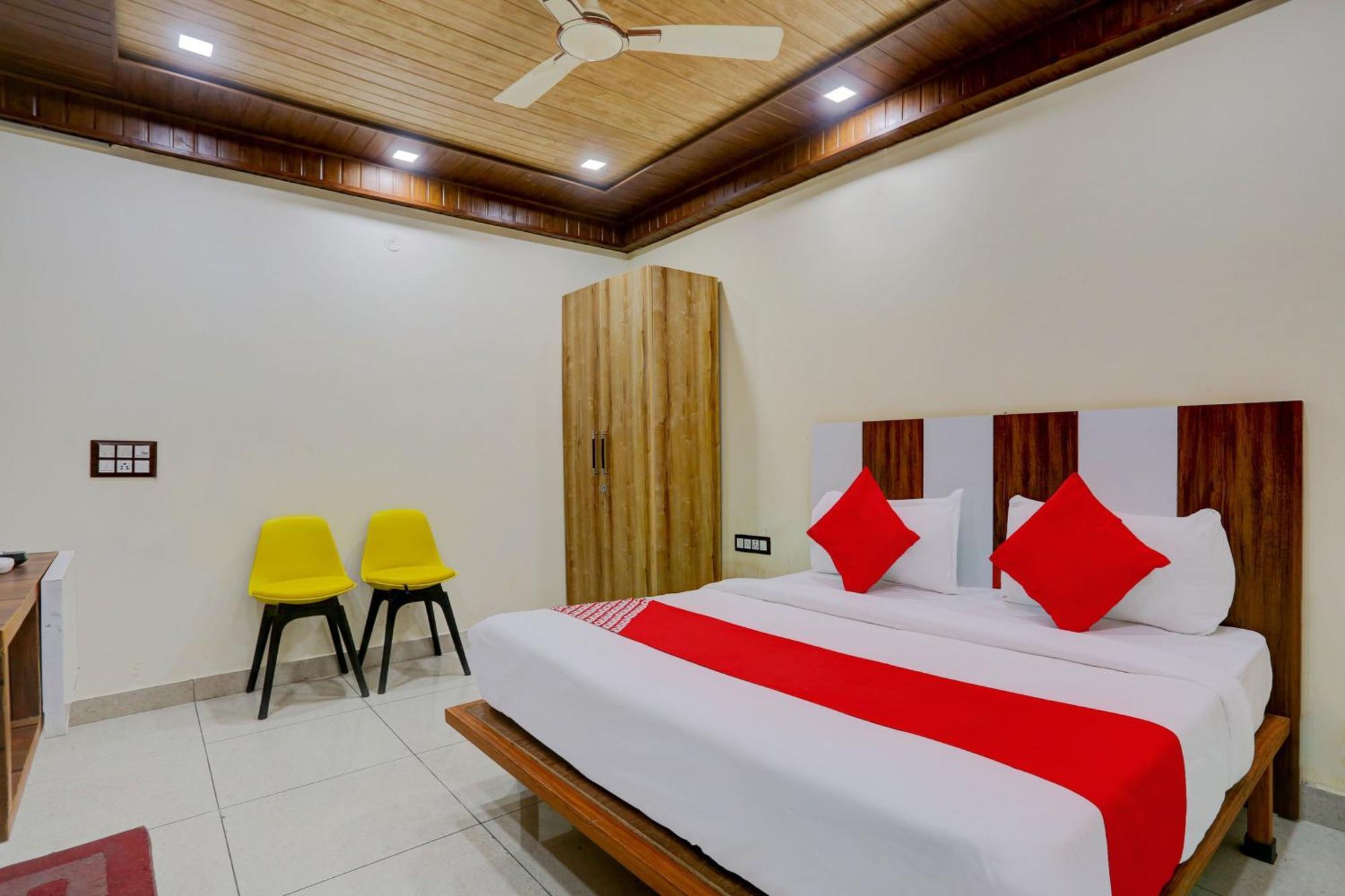 Hotel O Family Deluxe Нью-Дели Экстерьер фото