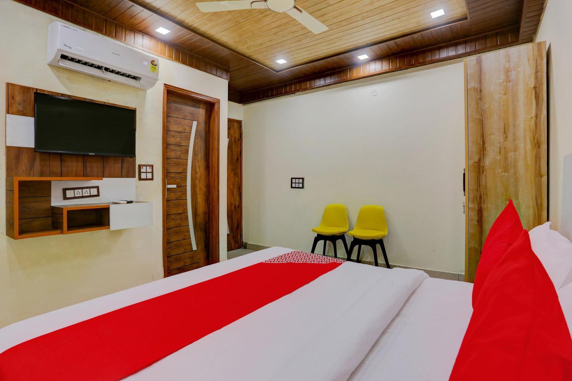 Hotel O Family Deluxe Нью-Дели Экстерьер фото